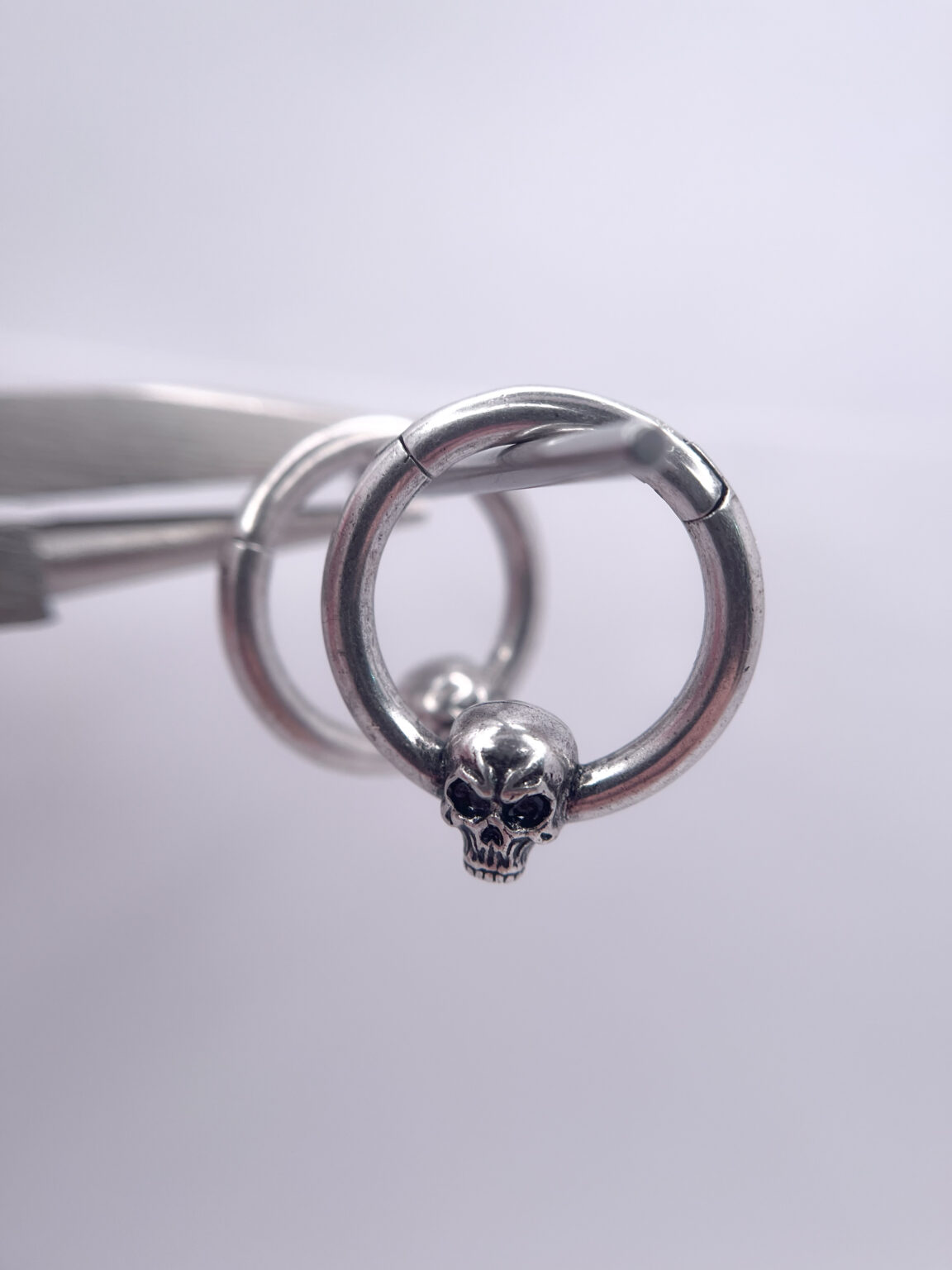 Circle Of Life Skull-shaped Ear Charm For Ear Tunnels Alternative Earrings